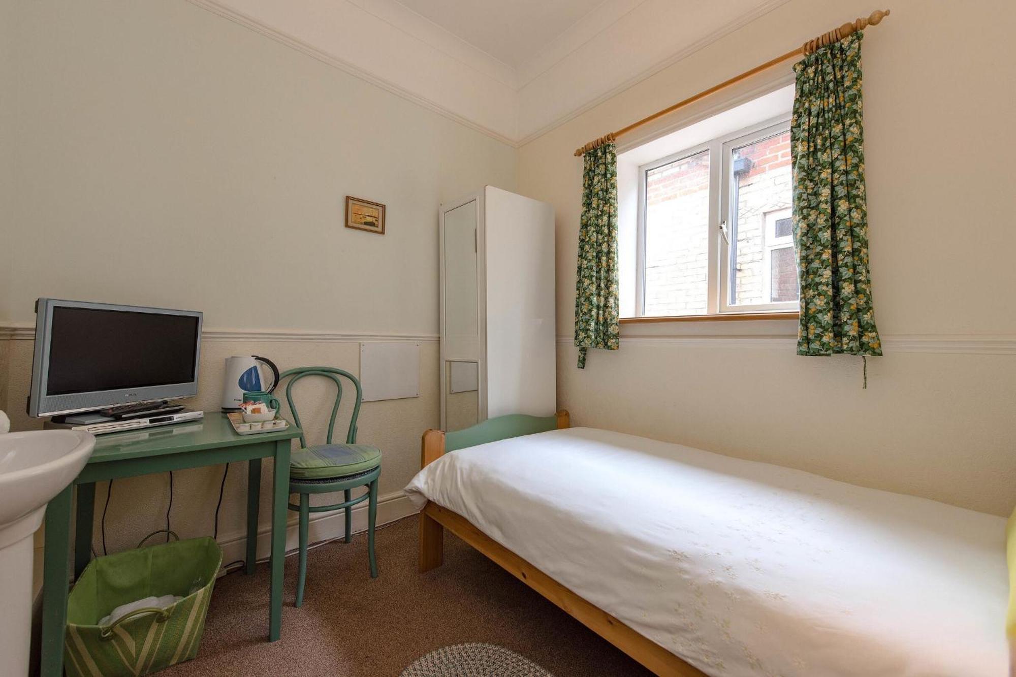 The Strand Hotel Bournemouth Room photo